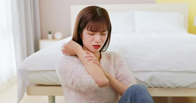 girl itching arm