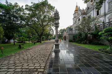 Obraz premium Buu Long pagoda has the unique combination of architectural style of India, Myanmar, Thailand and Vietnam, located at Ho Chi Minh city, Vietnam