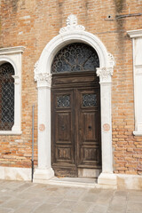 Fototapeta na wymiar Details of a traditional gothic style palace facade in Venice, Italy