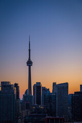 Fototapeta na wymiar Silhouette of Toronto skyscraper with beautiful sunset colors as background 