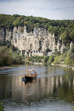 La gabare sur la Dordogne &agrave; La Roque Gageac 