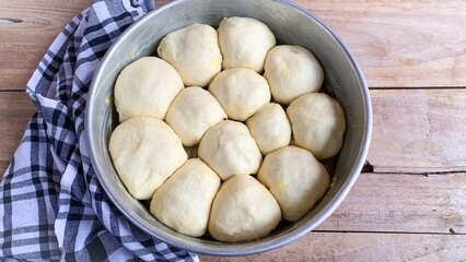 round dough bread ready to bake.