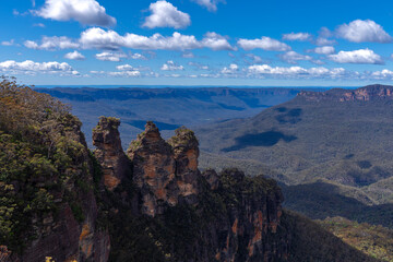 Fototapeta na wymiar View of Echo Point Blue Mountains three sisters Katoomba Sydney NSW Australia