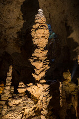 Formations géologiques de la Salle de Joly de la Grotte de l'Aven d'Orgnac