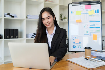 Obraz na płótnie Canvas Pleasant positive business woman using laptop at home office