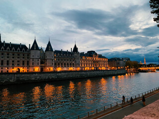 Obraz premium Paris castle town at night