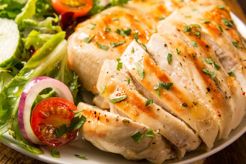 pechuga de pollo con ensalada