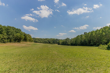 Paysages de campagne dans la chaleur de l'été en Picardie - France