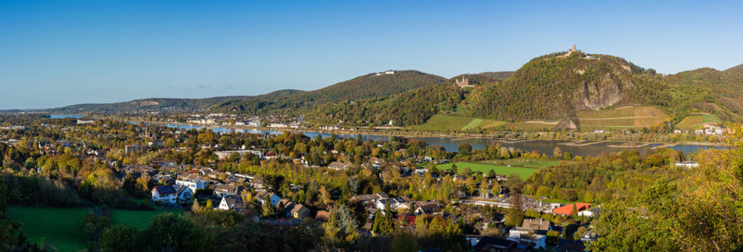 Blick zum Siebengebirge im Herbst; Deutschland