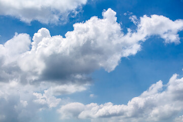 Obraz na płótnie Canvas white clouds in the blue sky