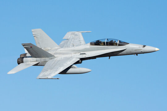 Avi&oacute;n de combate bimotor, caza polivalente F/A-18 hornet