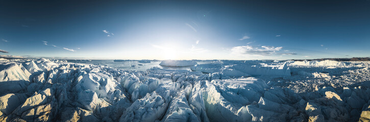 icebergs gigantes desde punto de vista panorámico