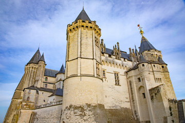 Saumur et le chateau sur la loire 
