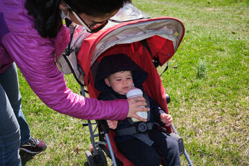 Obraz premium Family exploring nature at the park during the pandemic