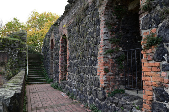 Ruine der Kaiserpfalz Kaiserswerth in D&uuml;sseldorf, Deutschland