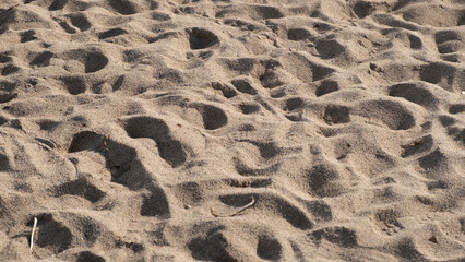 Strandsand mit Fußabrücken