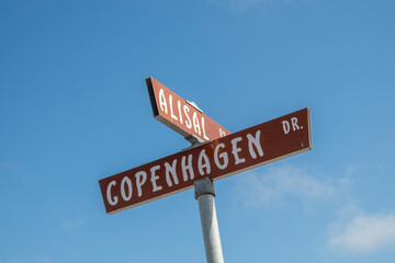 Obraz premium street name sign Copenhagen and Alisal in american city of Solvang
