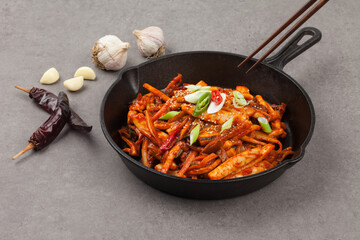 Stir-fried squid, squid, stir-fried, seafood, seasoning, vegetables, vegetables, Korean food, Korean culture, food, food, ingredients, food ingredients, food ingredients, close-up, spicy, salty, stir-