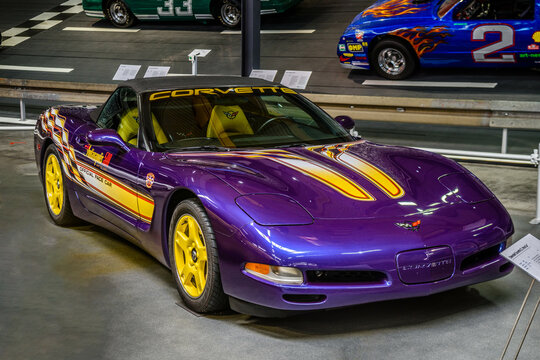 SINSHEIM, GERMANY - MAI 2022: violet purple cabrio Chevrolet Cor