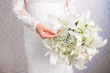 bride holding her bouquet of flowers