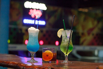 cocktail de menta y blue coracao