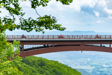 橋とバイク