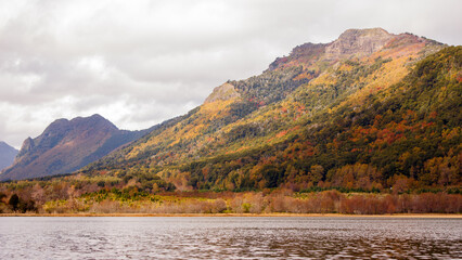 otoño en montañas de malleco, cordillera de los andes © EduSalgado