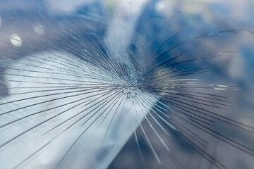 Verkehrsunfall, gesplitterte Frontscheibe