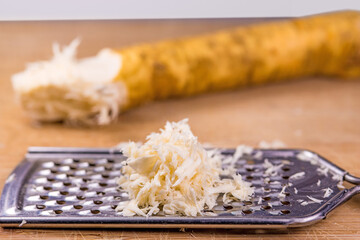 horseradish, whole piece and grated