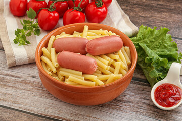 Mini sausages with pasta macheroni