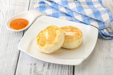 Baked cheesecakes with fruit jam