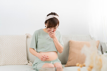妊娠中に体調不良になる女性（つわり・吐き気）
