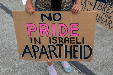 Demonstration Sign No Pride In Israel Apartheid At The Gay Pride At Amsterdam The Netherlands 2019 - obrazy, fototapety, plakaty