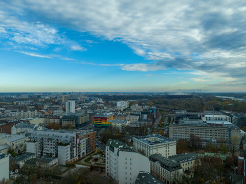 widok na panoramę Warszawy z drona, praga p&oacute;łnoc