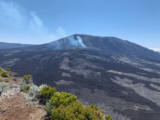 Le Piton de la fournaise en éruption sur l'île de la Réunion