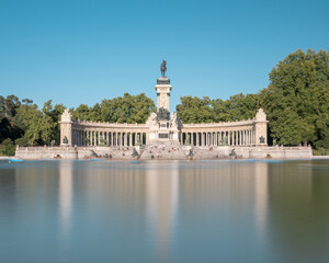 Fototapeta na wymiar Monumento a Alfonso XII, Parque del Retiro, Madrid