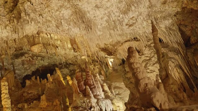 Inside a grotto, the point of view of an speleologist.