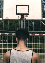 En frente de loa canasta