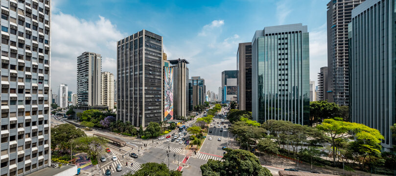 Vista aérea do cruzamento das avenidas Faria Lima e Rebouças, na Vila Olimpia, São Paulo.