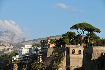 Fototapeta na wymiar Passeggiando ed ammirando la Costa Amalfitana - Italia