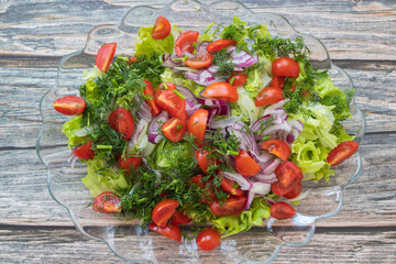 Green vegetable salad with lattuce, tomatos, onion. Healthy food concept