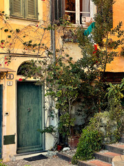 Fototapeta na wymiar Passeggiando ed ammirando la regione Liguria - Italia