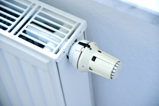 heizung heizkosten gas krise senken verbauch herunter regeln drehen thermostat