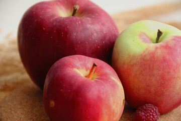 Fototapeta na wymiar red apples on a wooden table