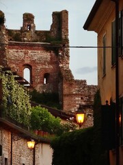 Fototapeta premium Passeggiando ed ammirando il Lago di Garda - Italia