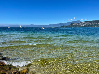 Passeggiando ed ammirando il Lago di Garda - Italia
