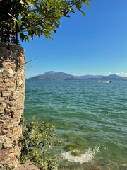 Passeggiando ed ammirando il Lago di Garda - Italia