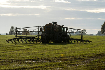 Injection of liquid manure with an liquid manure spreader