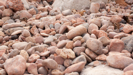 Suelo de piedras en costa