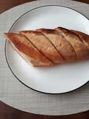カットされたフランスパン